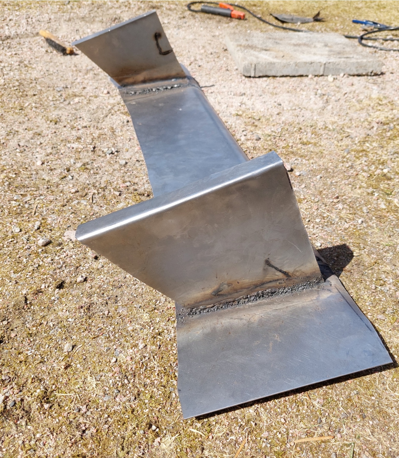 terrible welding on a beautiful spoiler